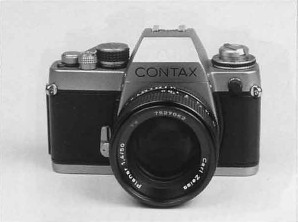 Зеркальный механический фотоаппарат Contax S2 Зеркальная механическая фотокамера Contax S2