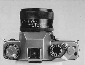 Элементы управления зеркального механического фотоаппарата Contax S2 Элементы управления зеркальной механической фотокамеры Contax S2